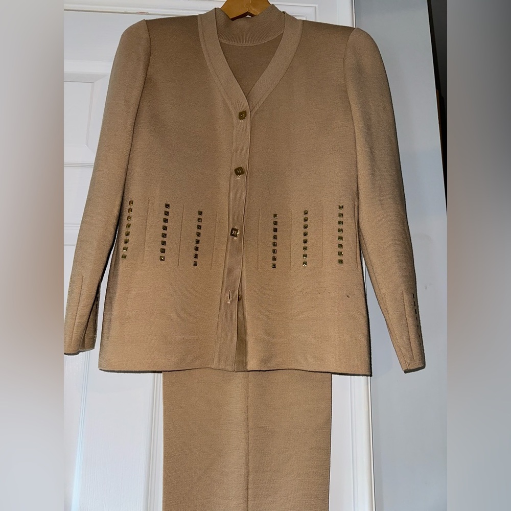 STIZZOLI, TAN, WOOL, WOMEN’S DESIGNER 3-PIECE JACKET/SWEATER/PANTS SET  Size: 14